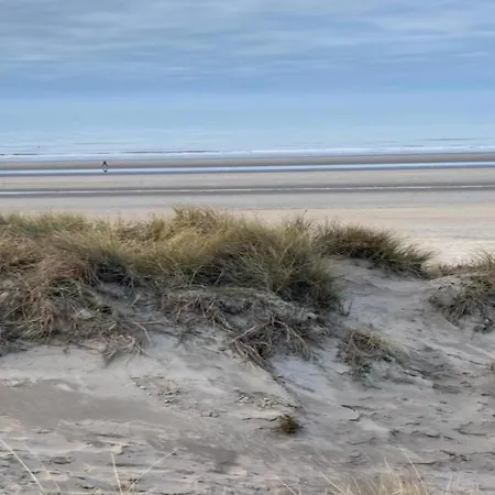 Sunny For Four In Koksijde, Cleaning Included 아파트 *
